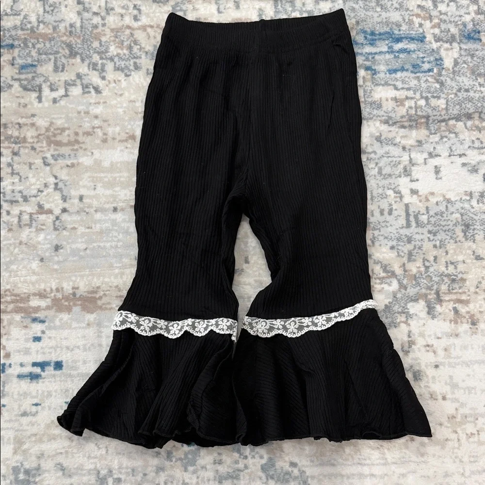 Black Ribbed Two-Piece Set with Lace Trim